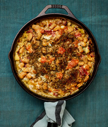 Creamy leeks and butter beans with breadcrumbs