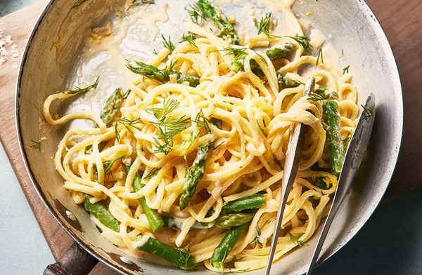 Creamy lemon & asparagus linguine