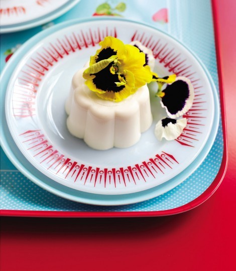 Creamy lemon blancmange