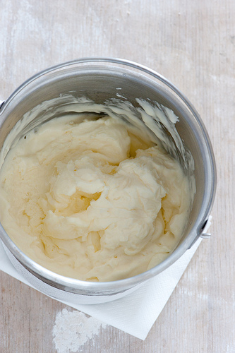 Creamy lemon ice cream