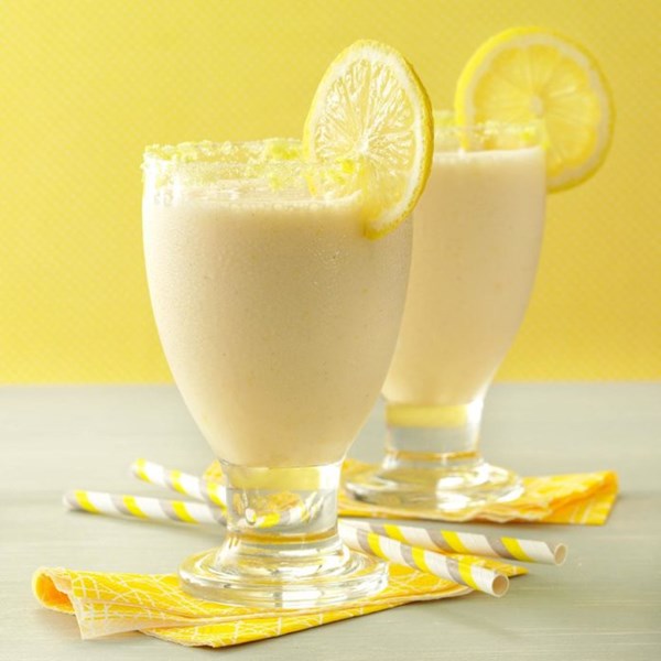 Creamy lemon milk shakes