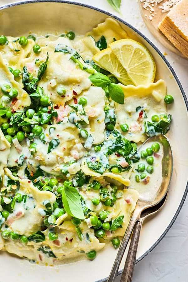 Creamy lemon ravioli with spinach & peas