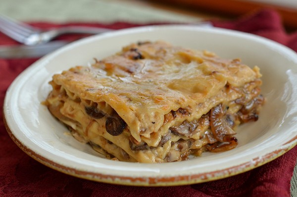 Creamy mushroom and caramelized onion lasagna