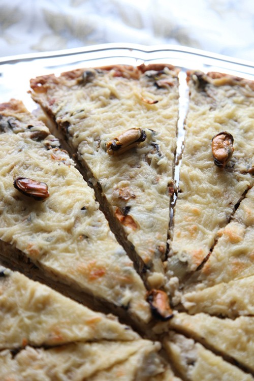 Creamy mushroom and mussel tart