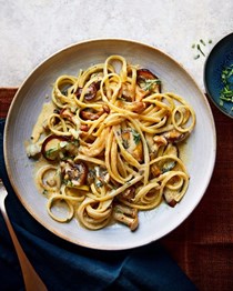 Creamy mushroom and tarragon linguine