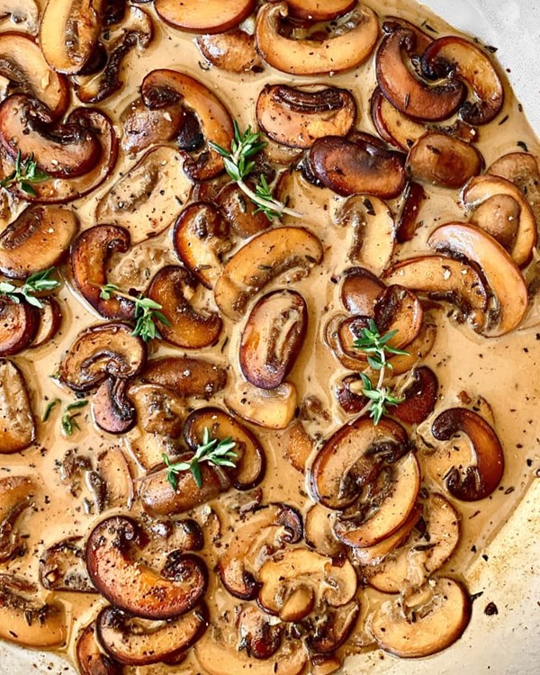 Creamy mushroom sauce for steak