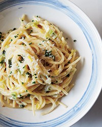 Creamy one-pot spaghetti with leeks