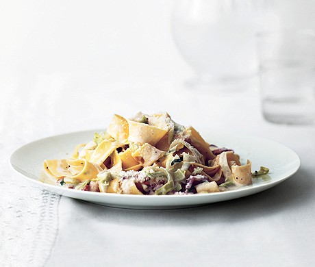 Creamy pappardelle with leeks and bacon