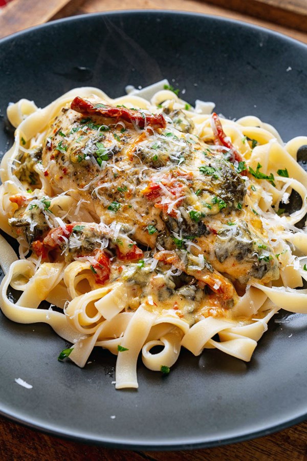 Creamy Parmesan and sundried tomato baked chicken