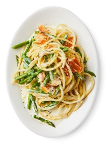Creamy pasta with asparagus & smoked fish