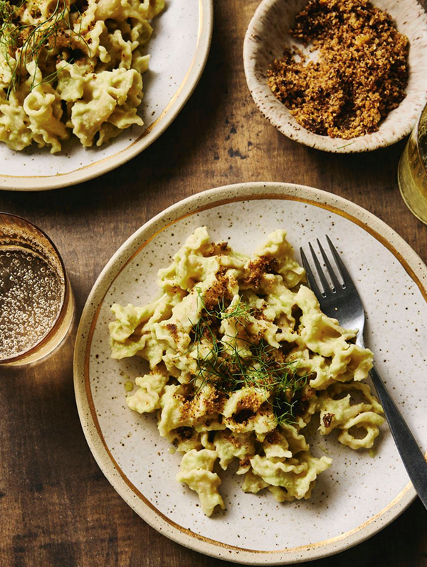 Creamy pasta with leeks, fennel & anchovy