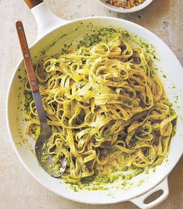Creamy pea & spinach tagliatelle with minty breadcrumbs