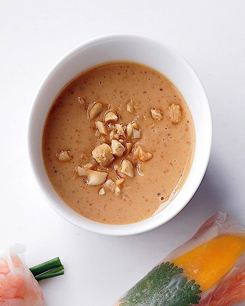 Creamy peanut dipping sauce