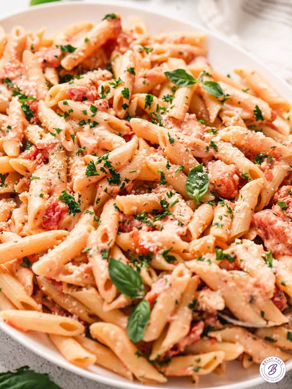 Creamy penne with tomatoes