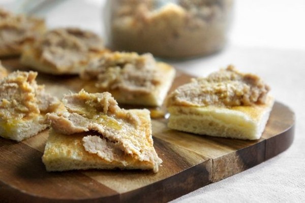 Creamy peppercorn duck rillette