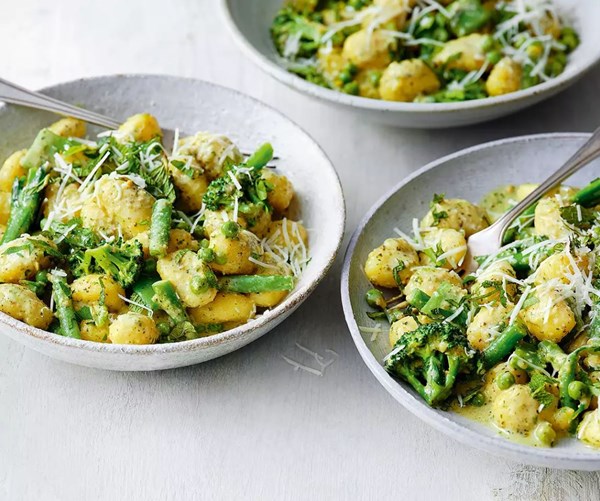 Creamy pesto & summer greens gnocchi
