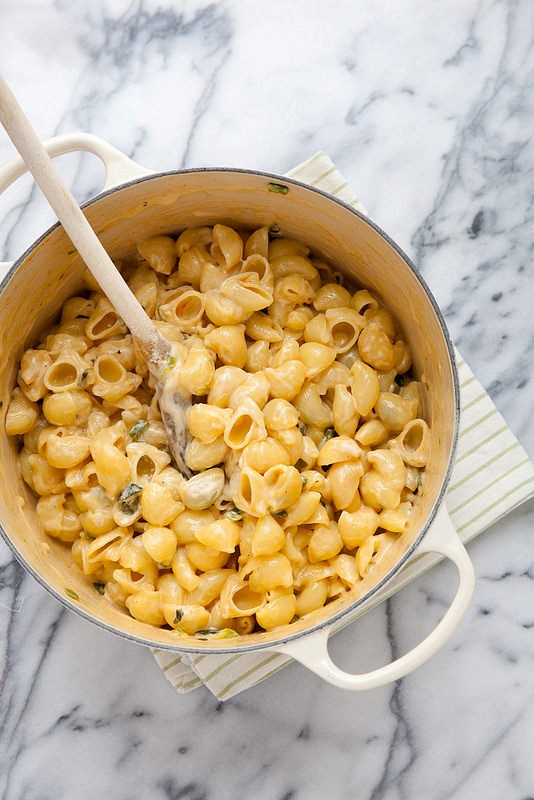 Creamy poblano stovetop mac and cheese
