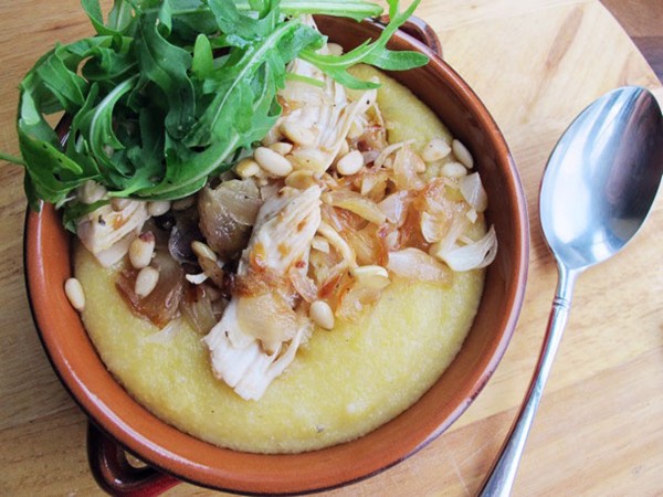 Creamy polenta with chicken, caramelized shallots, arugula