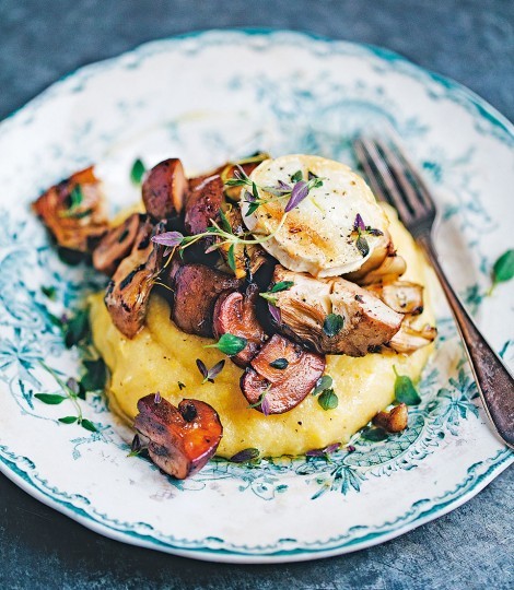 Creamy polenta with mushroom & artichoke