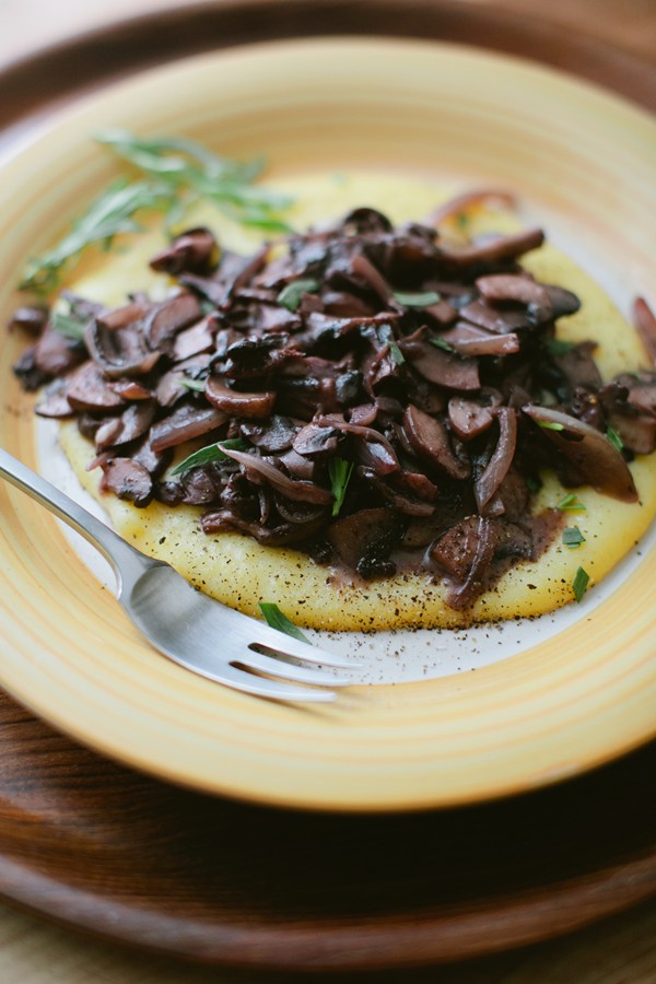 Creamy polenta with stewed mushrooms