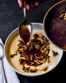 Creamy polenta with stewed mushrooms