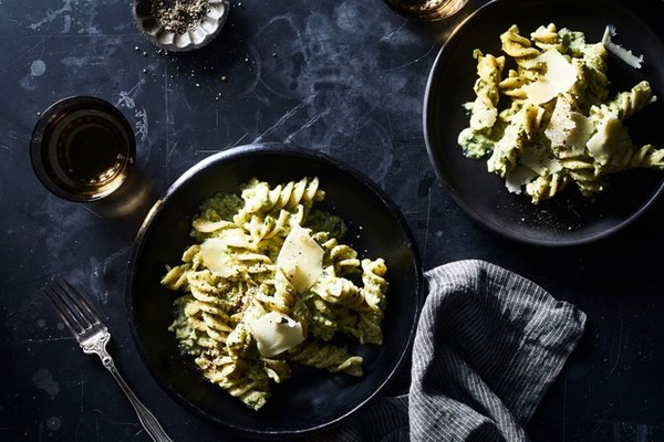 Creamy raw asparagus pesto