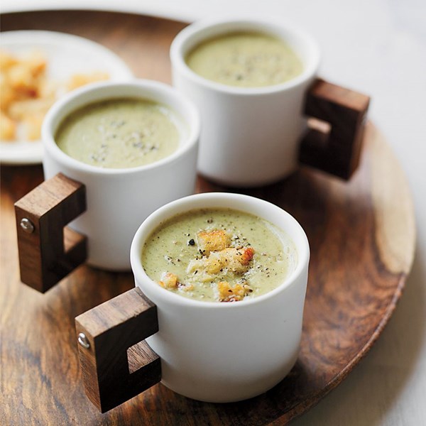 Creamy roasted broccoli soup