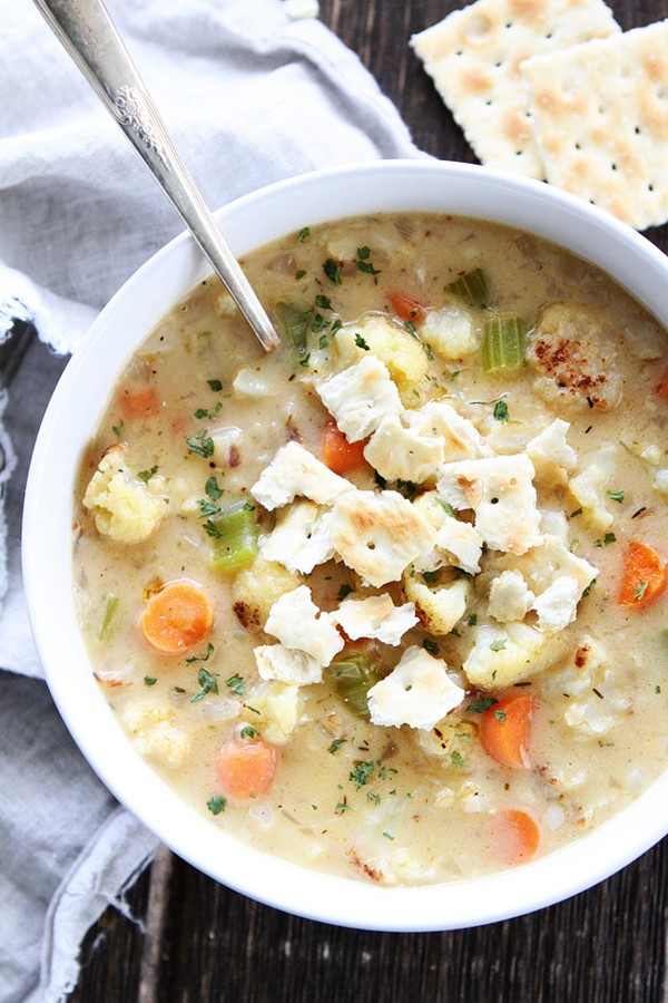 Creamy roasted cauliflower chowder