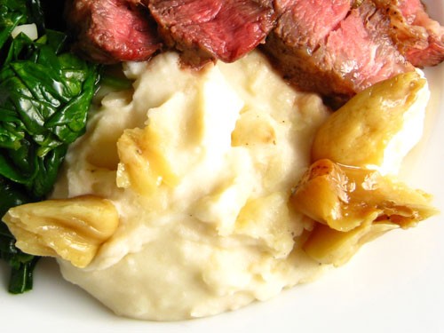 Creamy roasted garlic mashed potatoes