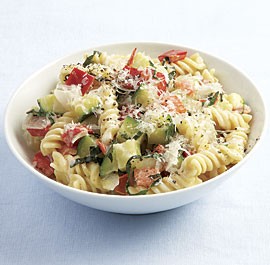 Creamy rotini with zucchini, tomato, and red pepper