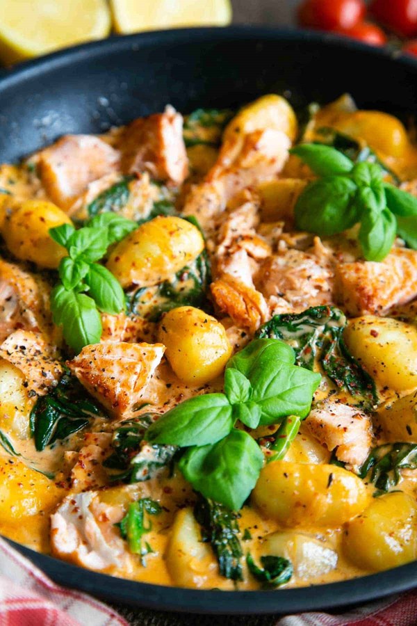 Creamy salmon gnocchi 