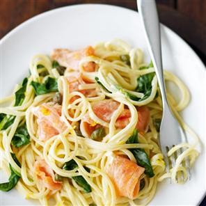 Creamy salmon linguine