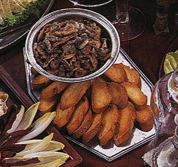 Creamy sauteed mushrooms with toast