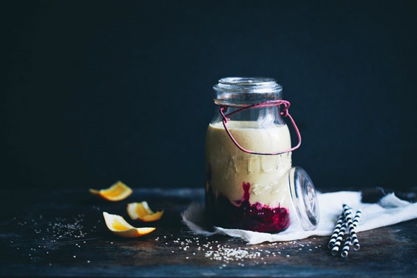 Creamy sesame & orange smoothie