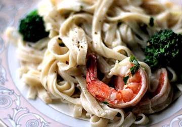 Creamy shrimp and broccoli fettuccine