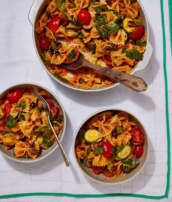 Creamy, spicy courgette and tomato pasta [salad]