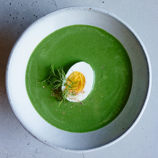 Creamy spinach soup with dill