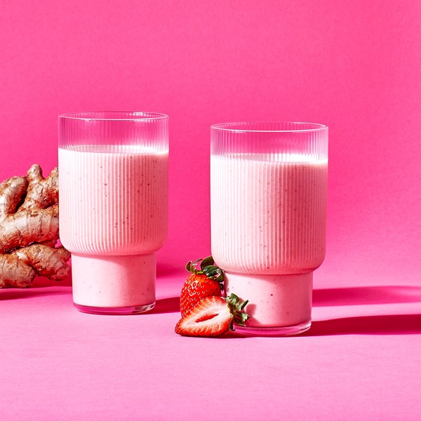 Creamy strawberry-ginger smoothie 