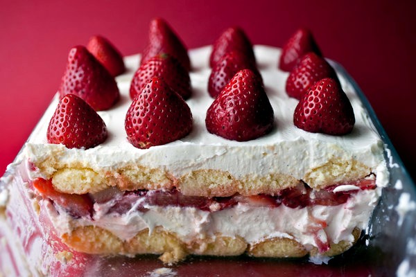 Creamy strawberry Moscato torte