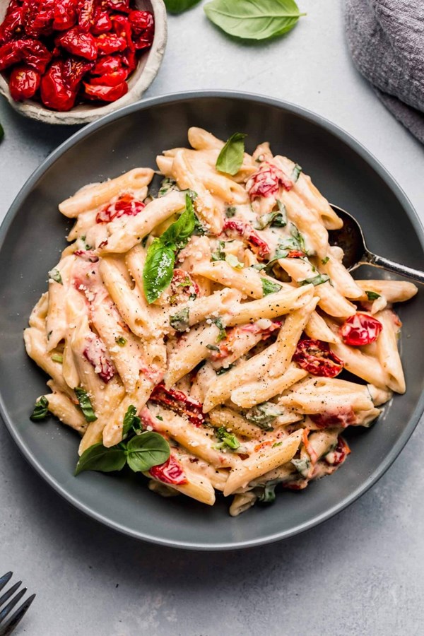 Creamy sun-dried tomato pasta