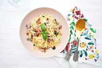 Creamy sun-dried tomato spaghetti with olives