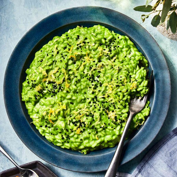 Creamy supergreen risotto with caramelized garlic