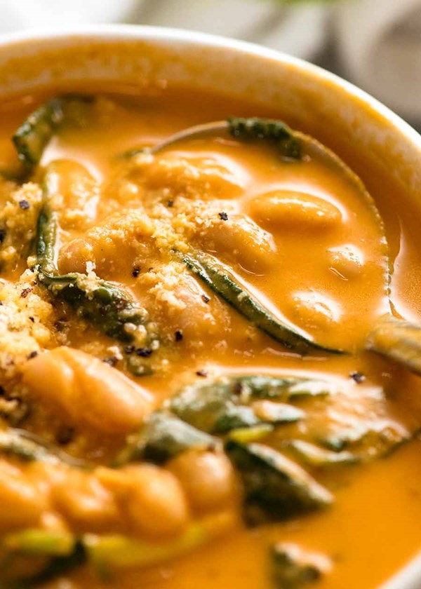 Creamy tomato bean soup