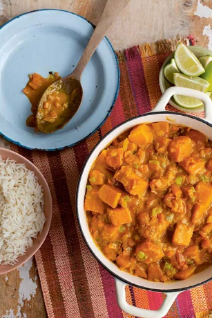 Creamy tomato curry with coconut & roasted squash
