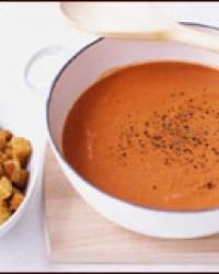 Creamy tomato soup with buttery croutons