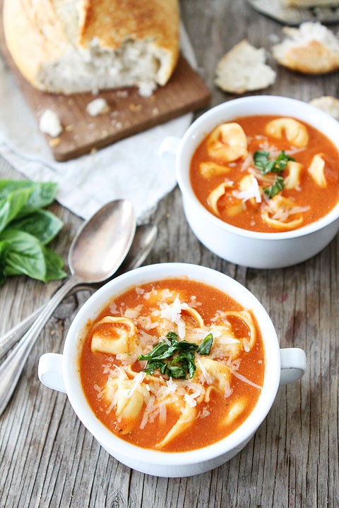 Creamy tomato tortellini soup