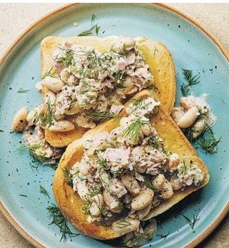 Creamy tuna & white bean toast