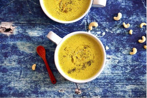 Creamy turmeric corn soup