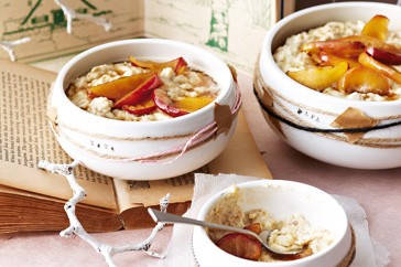 Creamy vanilla porridge with brown sugar apples