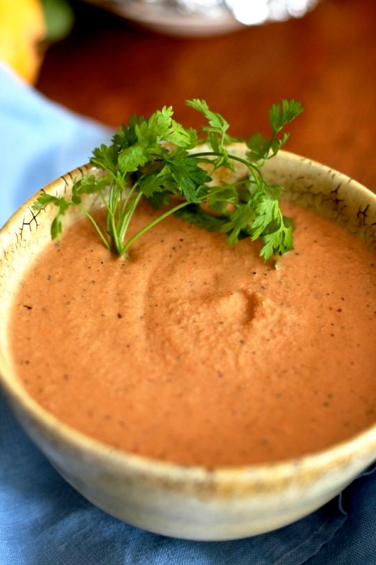 Creamy vegan cashew tomato soup